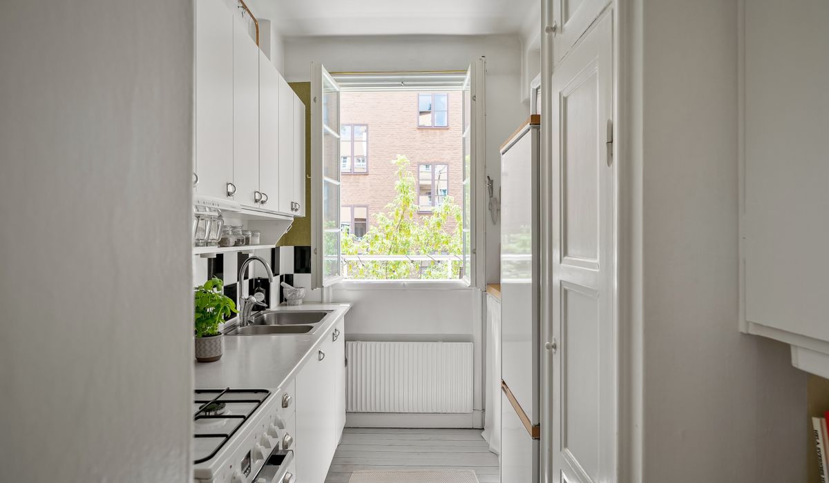 Budget Ways to Update Kitchen Cupboard Doors